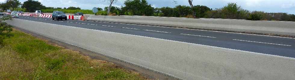 Pierrefonds - Bandes btonnes de la quatre-voies