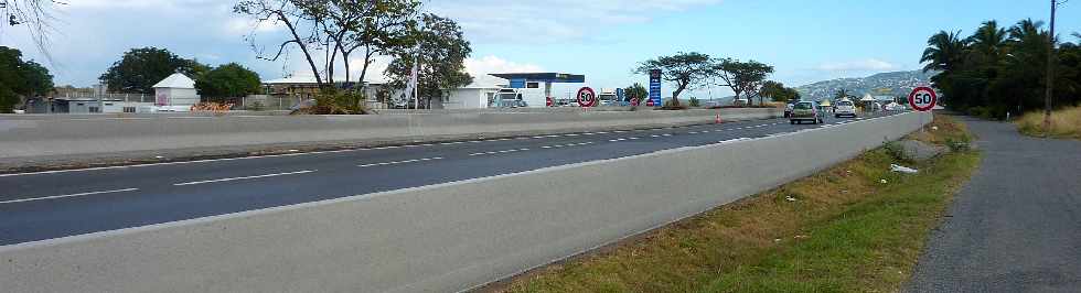 Pierrefonds - Bandes btonnes de la quatre-voies