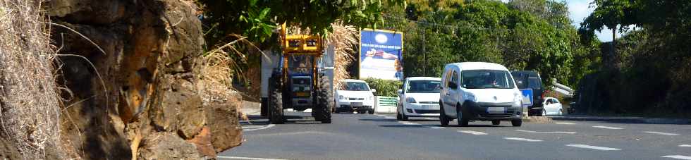 Ligne Paradis - Tracteur gar pour laisser passer les autos