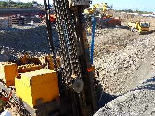 Pont sur la Rivire St-Etienne - Travaux routiers en rive gauche - Pose de tirants