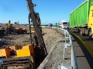 Pont sur la Rivire St-Etienne - Travaux routiers en rive gauche - Pose de tirants