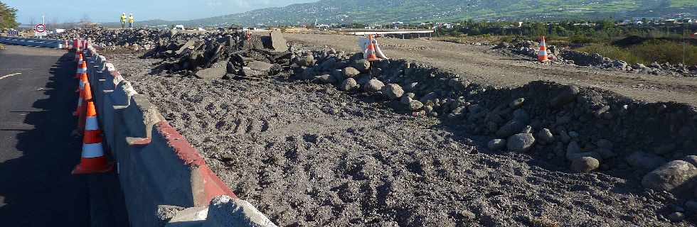 Pont sur la Rivire St-Etienne - Travaux routiers en rive gauche