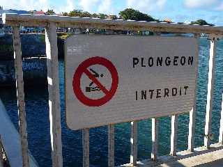Plongeon interdit du pont sur l'embouchure de la Rivière d'Abord