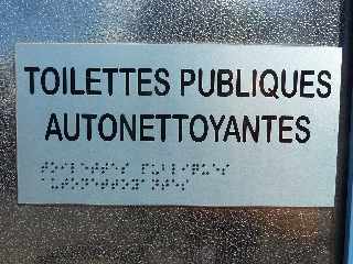 Août 2012 - Toilettes publiques à Terre Sainte