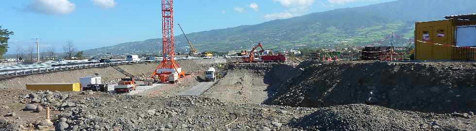 Rive gauche de la Rivire St-Etienne - Chantier des accs aux ponts