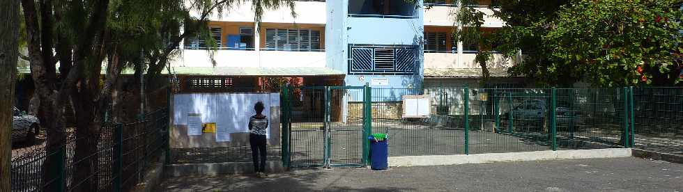 20 aot 2012 - St-Pierre - Rentre scolaire  l'cole Raphal-Barquissau