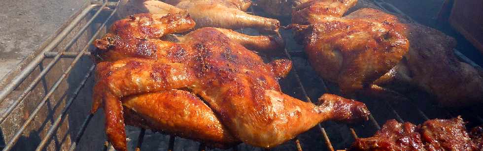 Chez Bernard - Le CD 26 Pierrefonds - St-Pierre - Poulets grills - samoussas, nems, piments farcis ...