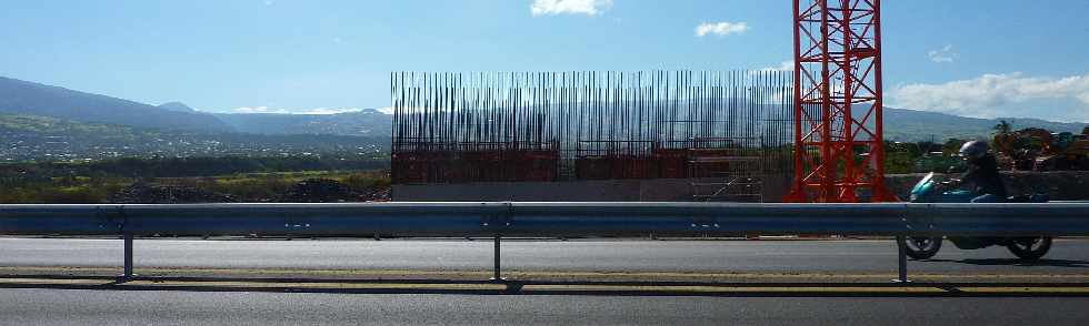 Chantier des accs au pont sur la Riv. St-Etienne en rive gauche - PIPO