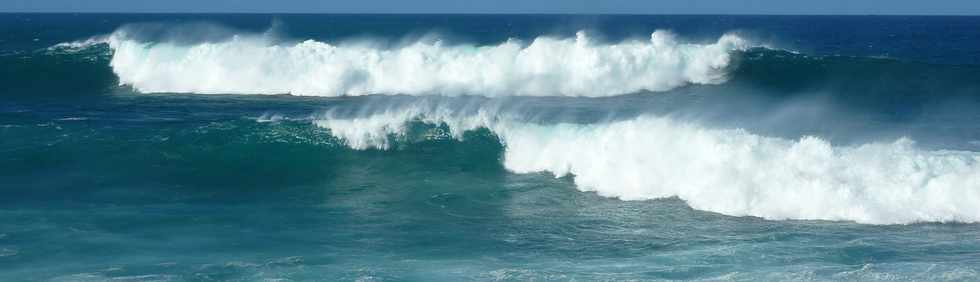 Vagues devant le Cap Rond - St-Pierre