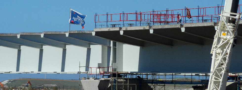 Chantier du pont sur la Rivire St-Etienne -  Pose des dalles