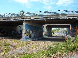 St-Pierre - Allée Jacquot - Ponts sur la quatre voies - Fresques murales