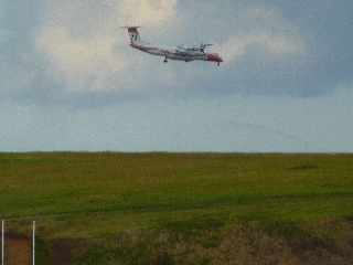 12/10/2012 - Dash 8 en descente vers la 33 de l'aéroport de Pierrefonds