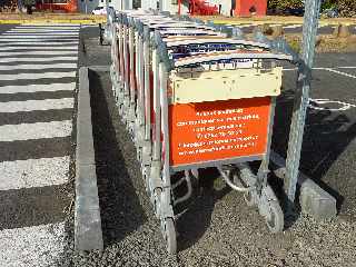 Octobre 2012 - Travaux de rhabilitation de l'aroport de Pierrefonds - Chariots  bagages