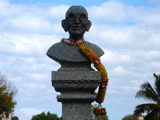 St-Pierre - Buste du Mahatma Gandhi