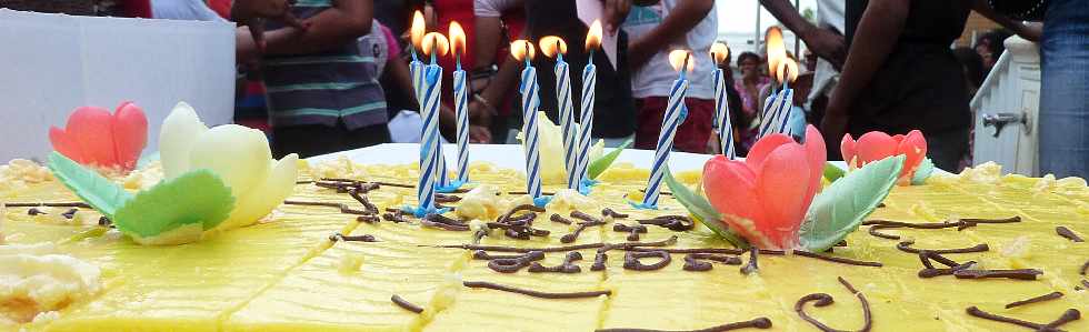 24/10/2012 - Dix ans de la bibliothque annexe Jules Volia de Basse Terre - Gteau d'anniversaire