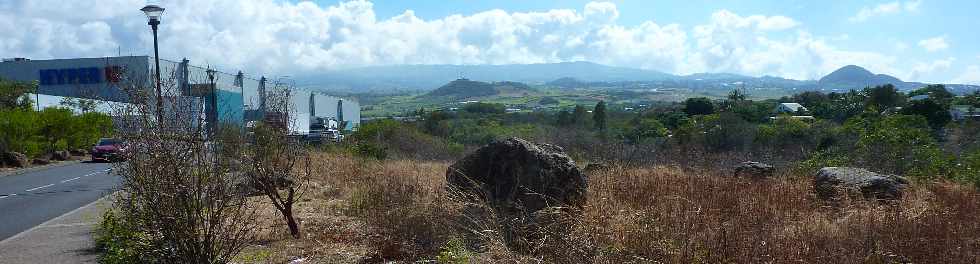 St-Pierre - Hyper U et la Rivire d'Abord