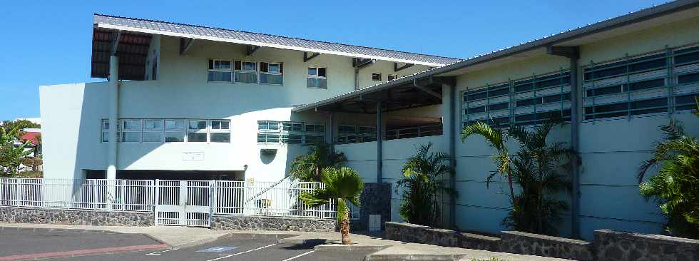 St-Pierre - Quartier des Casernes - Ecole Michel Debr