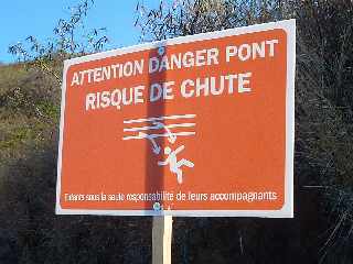 18 novembre 2012 - Route des Tamarins libre - Colimaçons - Attention danger pont - Risque de chute ...