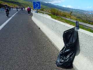 Route des Tamarins à vélo - 2012 - Sacs poubelle