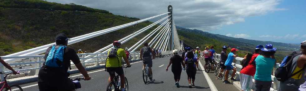 18 novembre 2012 - Route des Tamarins libre - Pont sur la Ravine des Trois-Bassins