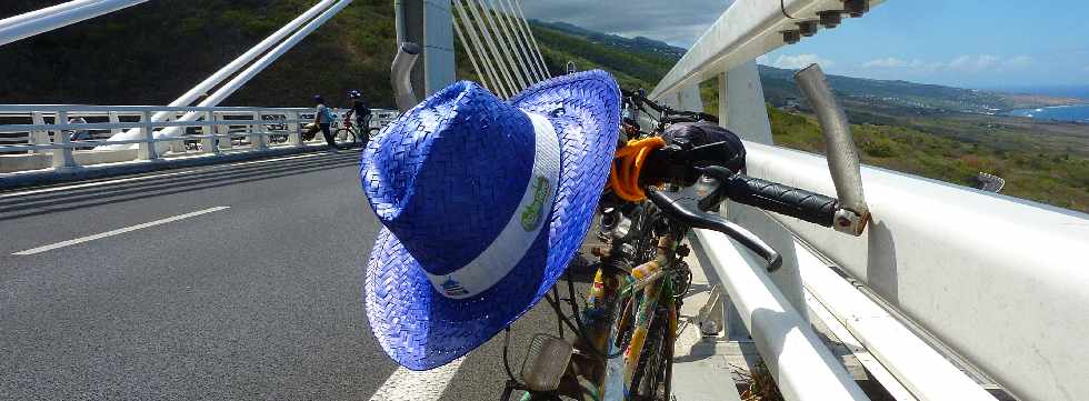 18 novembre 2012 - Route des Tamarins libre - Chapeau et vlo