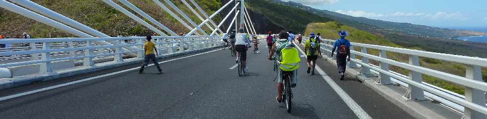 18 novembre 2012 - Route des Tamarins libre - Pont sur la Ravine des trois-Bassins