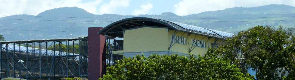 St-Pierre - Ligne des Bambous - Collège vu du stade