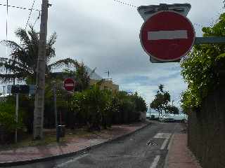 St- Pierre - Sens interdit sur le Petit boulevard de la plage