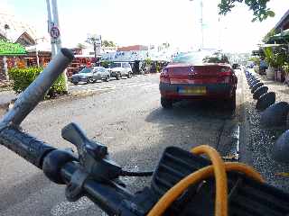 St- Pierre  - Auto gare sur piste cyclable