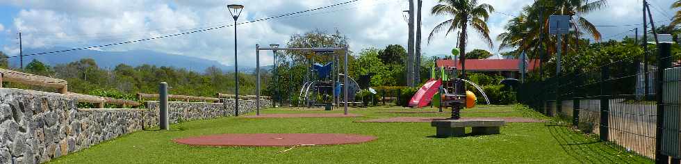 St-Pierre - Bassin Plat - Aire de jeux pour enfants