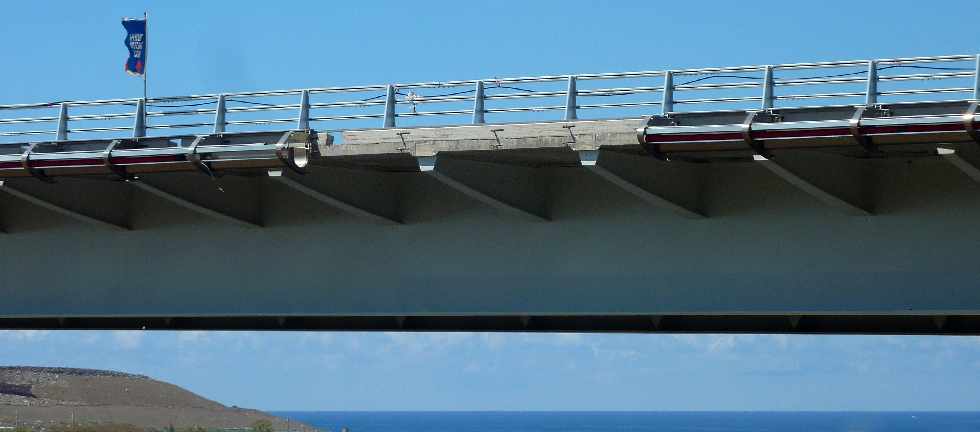 Pont sur la Rivire St-Etienne - Corniche-caniveau