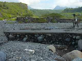 Cyclone Dumile - Janvier 2013 - Bras de Cilaos - Radier du Ouaki emport