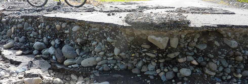 Cyclone Dumile - Janvier 2013 - Bras de Cilaos - Radier du Ouaki emport