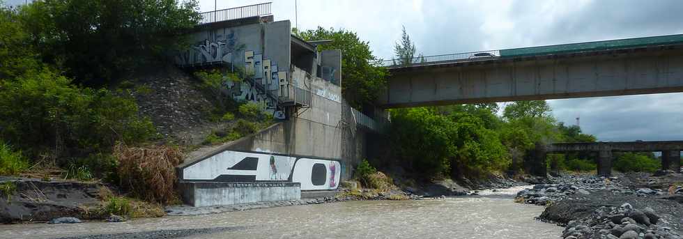 Rivire St-Etienne - Rfection du radier aprs le passage du cyclone Dumile