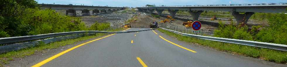 Rivire St-Etienne - Rfection du radier endommag  la suite du passage du cyclone Dumile - janvier 2013 -