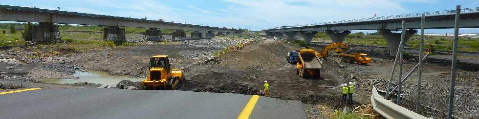 Rivire St-Etienne - Rfection du radier endommag  la suite du passage du cyclone Dumile - janvier 2013 -