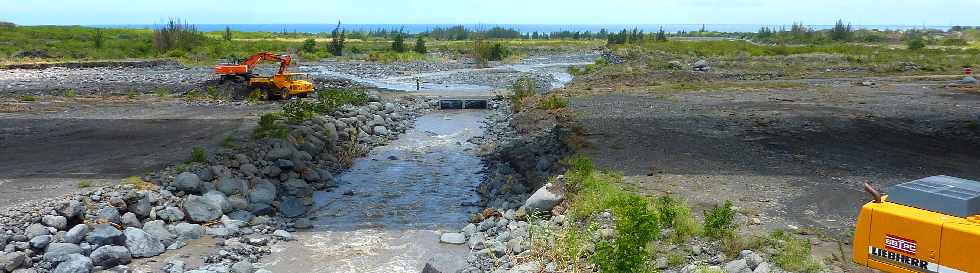 Rivire St-Etienne - Rfection du radier endommag  la suite du passage du cyclone Dumile - janvier 2013 -