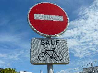 St-Pierre - Sens interdit sauf cyclistes -vélos