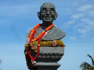 St-Pierre - Buste du Mahatma Gandhi - Ravine Blanche