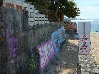 Tags sur le front de mer de St-Pierre