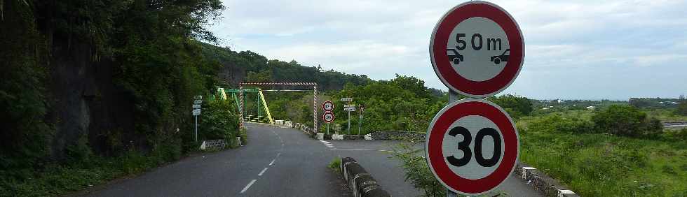 Ancien pont mtallique sur le Bras de la Plaine