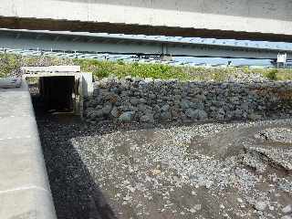 Rivire St-Etienne - Fvrier 2013 - Cyclone Felleng -  Passage dumpers sous radier