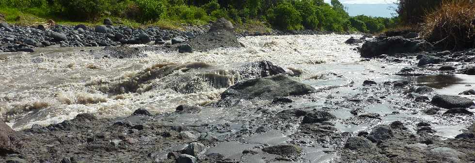 Rivire St-Etienne - Fvrier 2013 - Cyclone Felleng - Vers l'amont