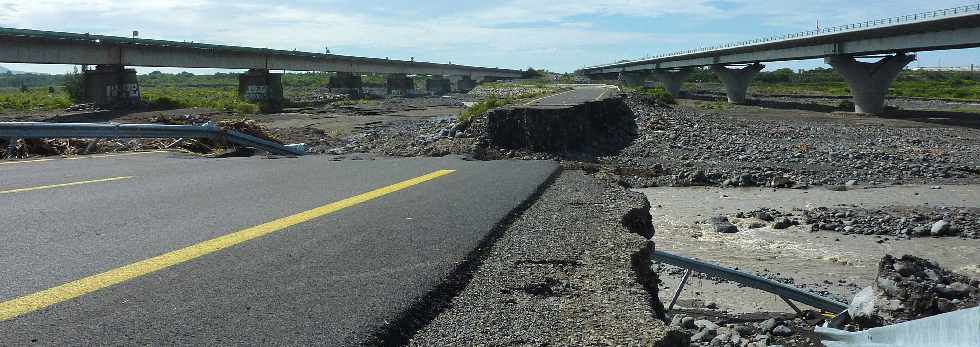 Rivire St-Etienne - Radier coup - Cyclone Felleng -