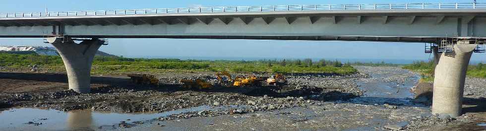 Rivière St-Etienne - Extraction des matériaux pour la remise en état du radier - Février 2013