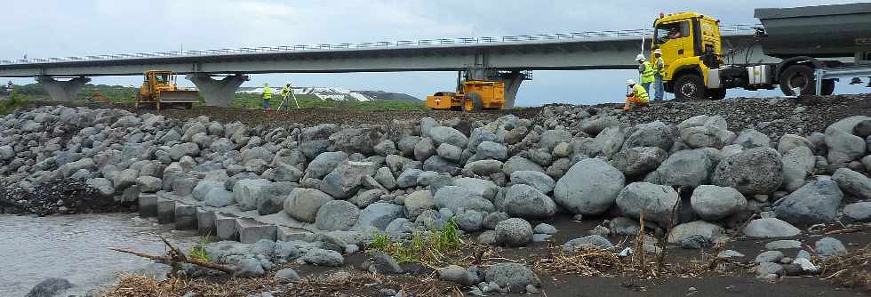 Rivire St-Etienne - Travaux sur le radier - 7 fvrier 2013