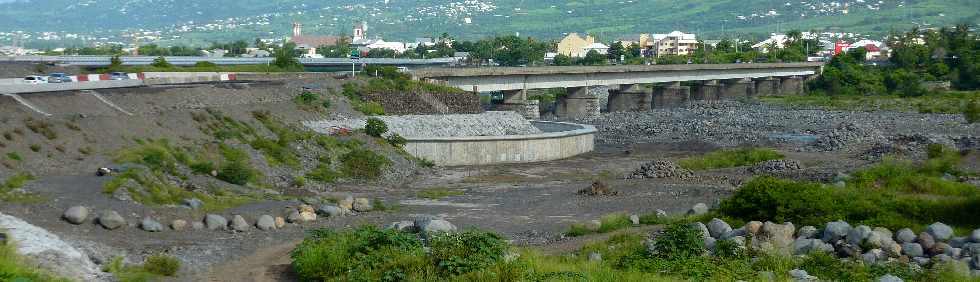 Rivire St-Etienne - Ancien pont - Mur de rehausse