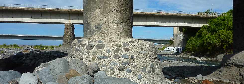 Rivire St-Etienne - Vieux pont - Pile P2