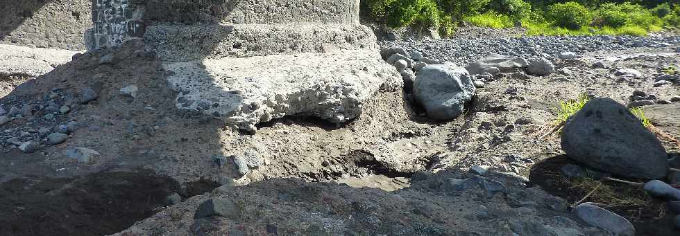 Rivire St-Etienne - Vieux pont - Pile P2