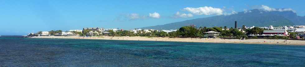 St-Pierre - Plage vue de la jete